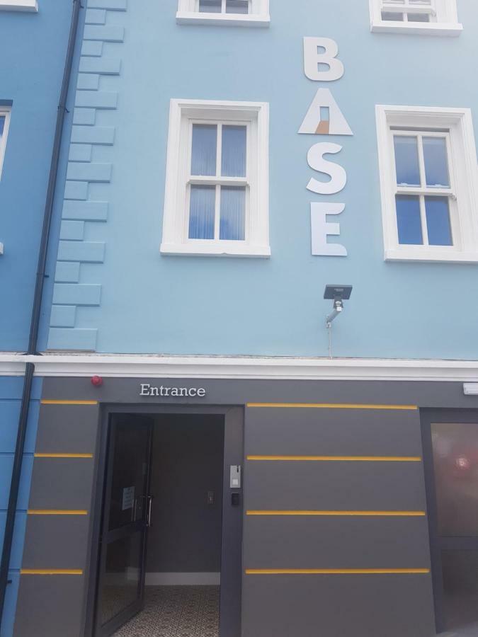 ホテル Base ディングル エクステリア 写真